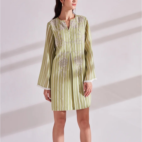 NAMRATA Joshlpura gorgeous high end dress from Barney’s with beautiful sequins - Picture 1 of 16